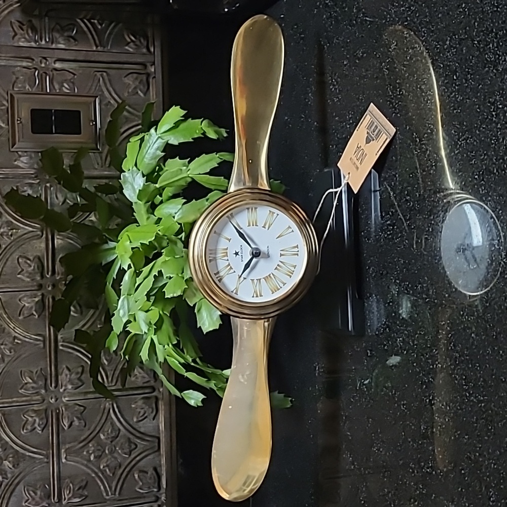 Propeller Tabletop Clock - Picture 2 of 10